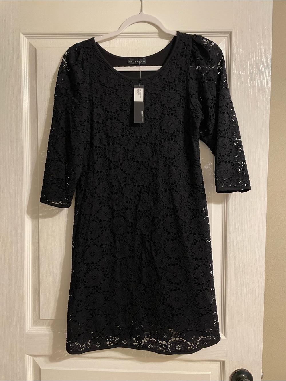 Nally & Millie Black Lace Stretch Shift Dress size Small